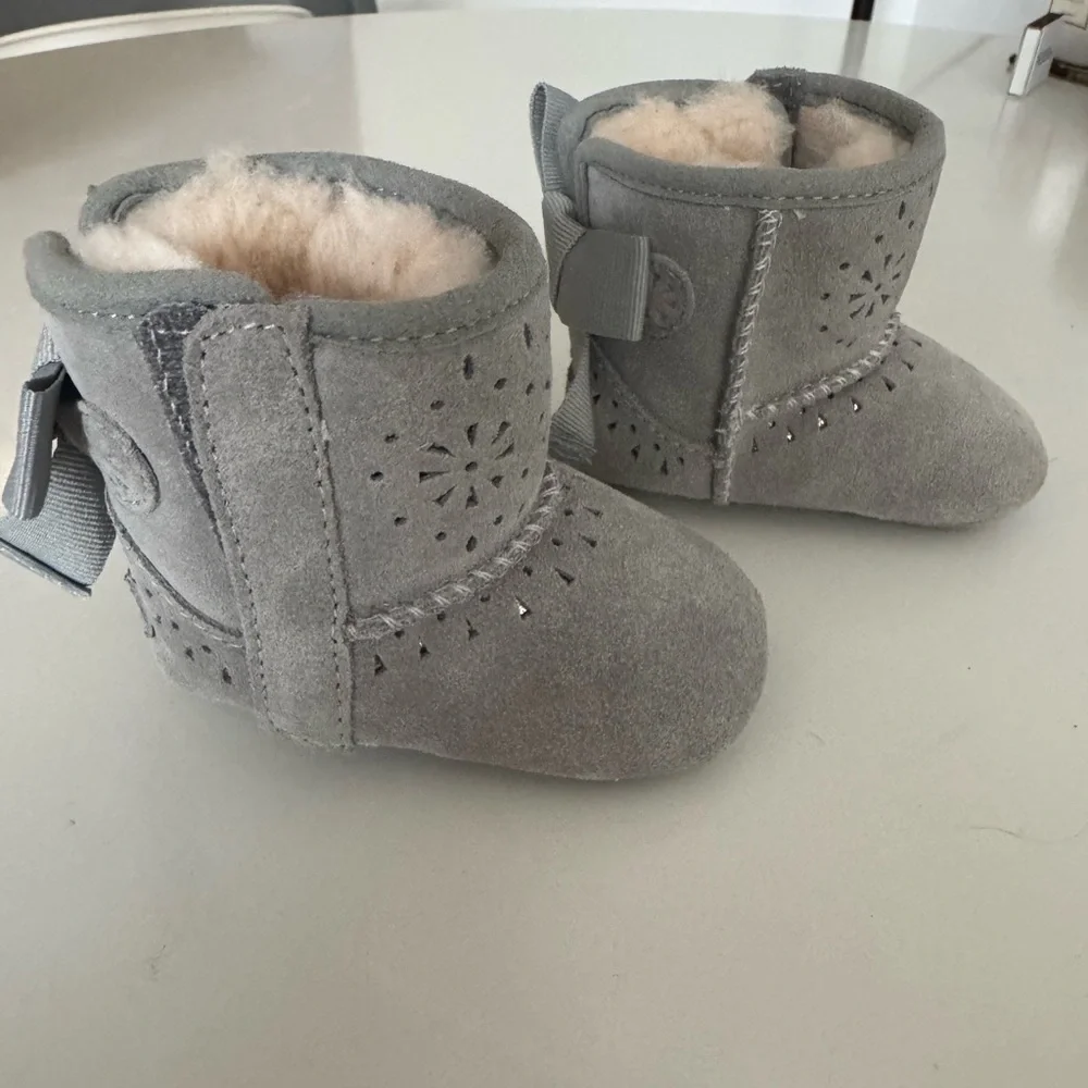 Cozy Gray UGG Infant Booties Size 0/1 - Picture 1 of 5